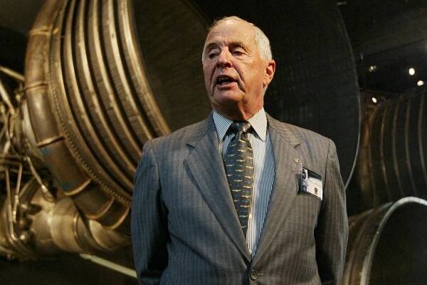 Ex-astronaut who died in plane crash was doing flyby near friend’s home