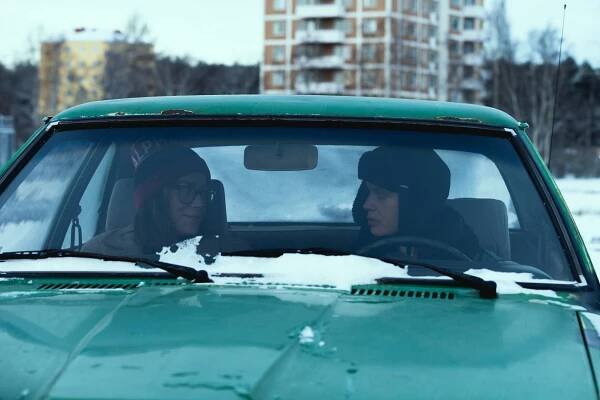 Järjettömän paska idea - Z filmu - Iina Kuustonen, Alina Tomnikov