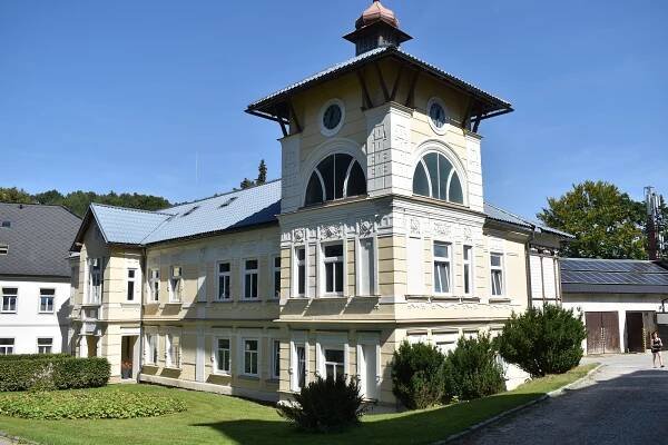 Ten je na Schroth! Zakladatel lázní v Lipové léčil pacienty alkoholem