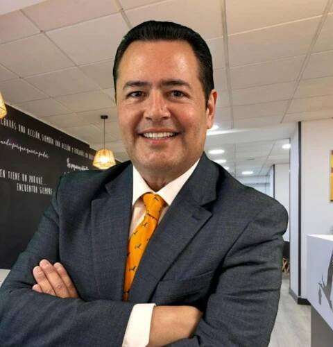 Carlos  Leal