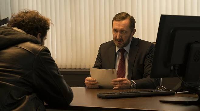 Nezvěstná - Reset - Z filmu - Ralph Ineson