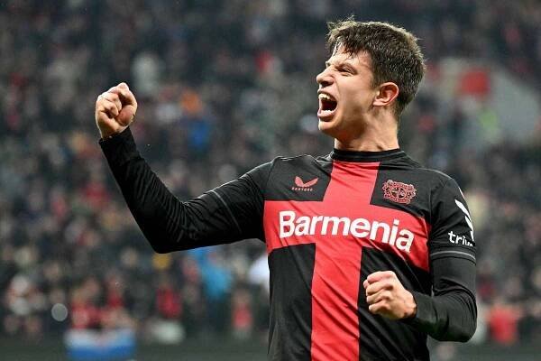 Přesvědčivý Leverkusen. Schick nastoupil ve velkém stylu, Hložek ke gólu přidal i asistenci