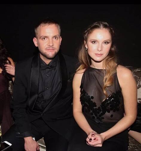 FOTO: Libor Bouček a jeho krásná přítelkyně Gabriela Bendová. – stránka 240