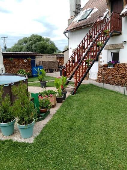 Vonkajšia záhrada v ubytovaní Chalupa u dědy
