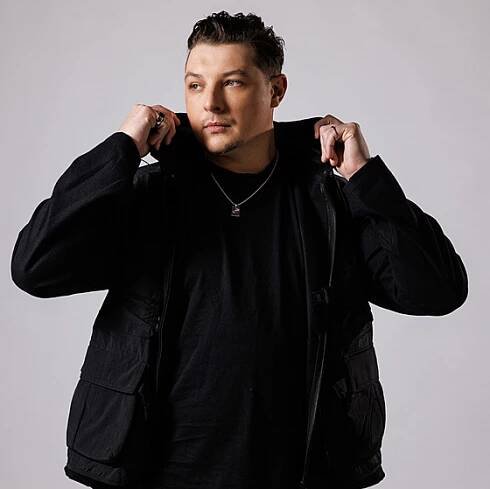 Zpěvák John Newman