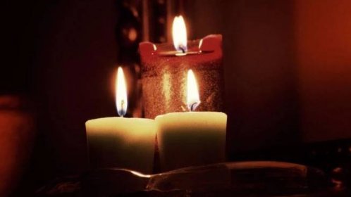 Čarujeme se svíčkami: Co symbolizují barvy svíček, k jakým rituálům slouží a kdy je zapálit? – eXtra.cz