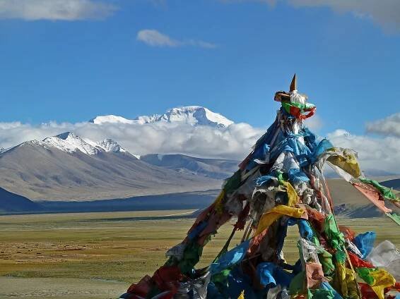 Osmitisícovka Cho Oyu – Tyrkysová bohyně. Foceno z Tingri.
