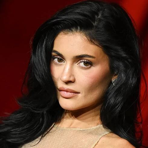Kylie Jenner's Deep '90s French Manicure Is Taking Me Back - See Photo