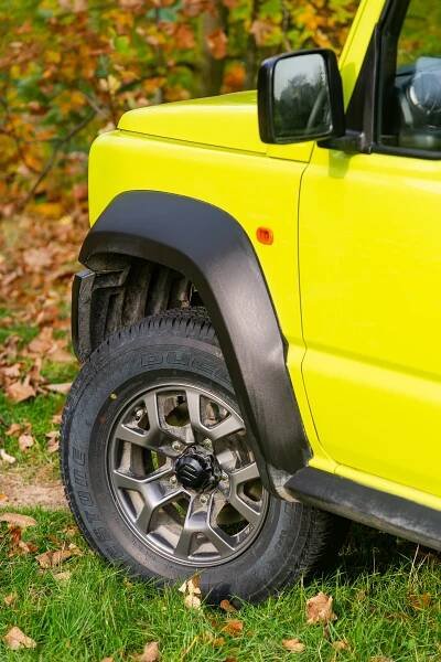 Suzuki Jimny je levný a poctivý dříč na dlouhá léta. A automobilový průmysl ho potřebuje víc než kdy jindy