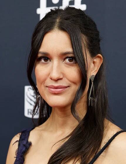 Julia Jones (Schauspielerin)