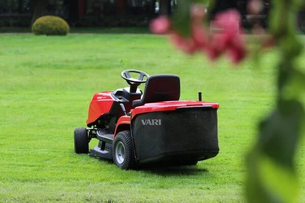Travní traktor RL 84 H