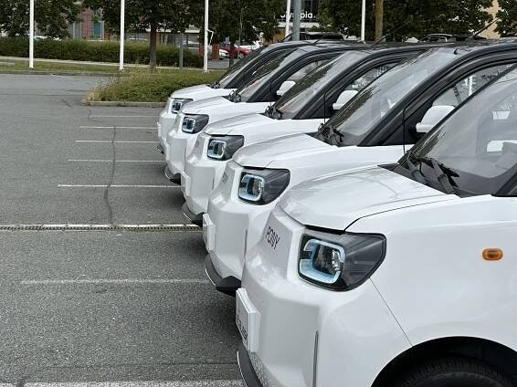 Zapůjčení dvoumístného elektromobilu ELBLESK na 4–48 hod.: Pony nebo tříkolka