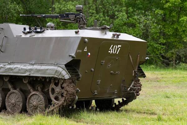 Samohybný minomet české armády možná vypadá jako muzejní kousek, dostřelí však až 8 km daleko, utéct mu prakticky nelze