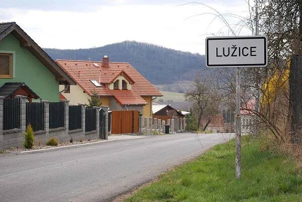 Lužice u Mostu chtějí udělat z koupené hospody víceúčelový obecní dům s nádvořím