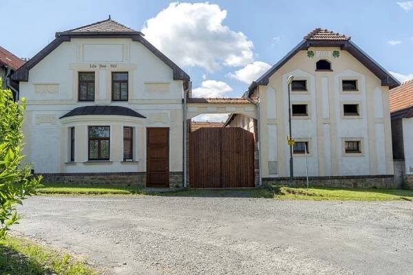 Svatbín – venkovská usedlost čp. 18 – Kolínsko (Cesty a památky)
