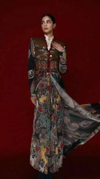 Khushi Kapoor dazzles in a glamorous pearl-studded mini dress