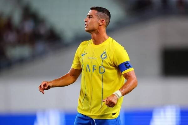 Slunce, trávník, exotika. Jak se Ronaldo, Messi a spol. chystají na důchod