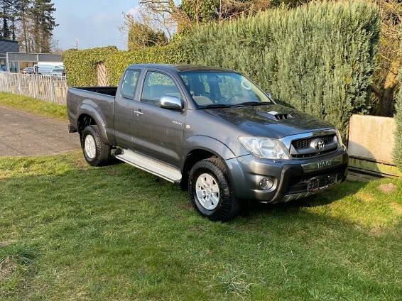 Auto - Auta z dovozu | Nabídka vozů | Toyota Hilux 2,5 D4D Extra Cab Sol 88kw