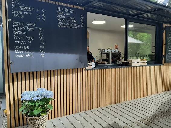 Mango limča, Hulvát, trhané vepřové. Nové bistro u Maláku má Žíznivá Gumovka