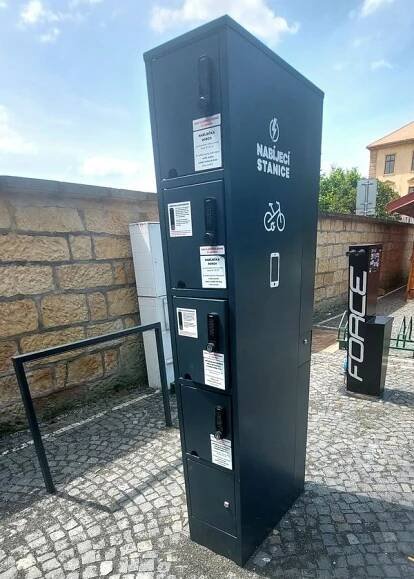 Nabíjecí stanice pro elektrokola a mobilní zařízení foto 2