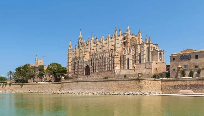 File:Kathedrale von Palma.jpg - Wikimedia Commons