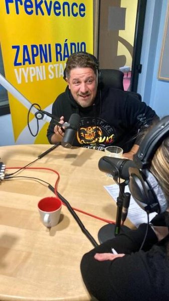 Michal Holán: Dobrému českému dabingu se pořád daří. Když je špatný, je to blbý | Host Frekvence 1