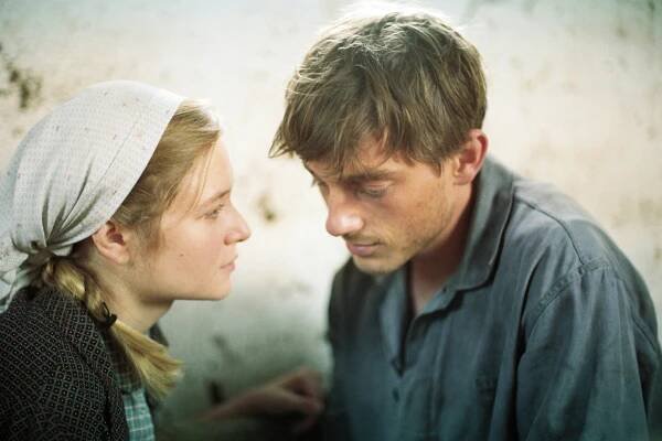 Jedlová samota - Z filmu - Julia Jentsch, Volker Bruch
