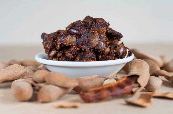 tamarind pulp with tamarind pods
