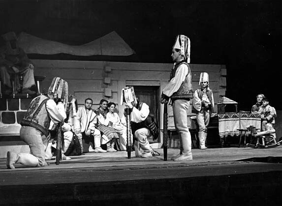 Ivan Teren: Rok na dedine, 1949, réžia Karol L. Zachar Štefan Figura, Stanislava Vraniaková, Ivan Mistrík, Martin Ťapák, Vladislav Pavlovič, Mária Prechovská, Ján Mistrík.