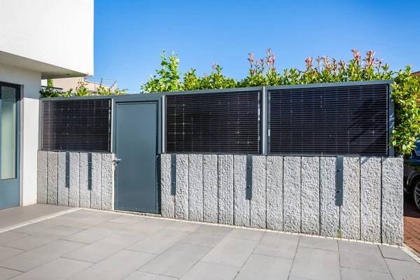 Můžu směrovat solární plot k sousedovi? Předejděte budoucímu konfliktu - HomeInCube