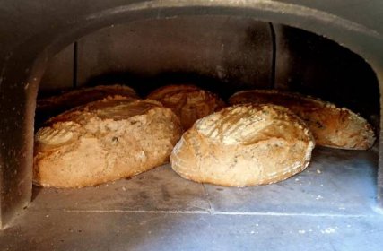 Peceni chleba v peci WoodFire