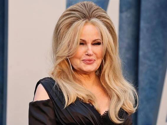 Jennifer Coolidge In a Faux Bob and Bangs Is Everything I Didn't Know I Needed — See Photo