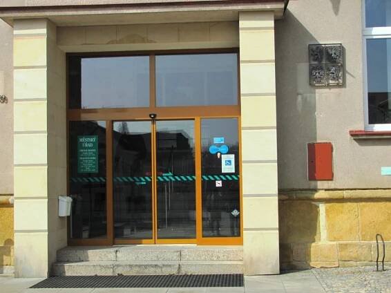 Městský úřad, Dukelské náměstí 39, Nová Paka | Život bez bariér, z.ú.