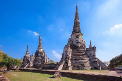 File:Three Chedi(s) of Wat Phra Si Sanphet.jpg - Wikimedia Commons