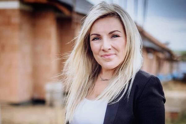 Jana Plichtová (Vitásková) - Realitní makléř foto 1