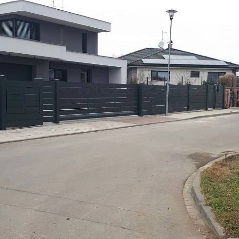 Garážová vrata a vjezdové brány Herrman – Prodej a montáž | Moravskoslezský kraj | Prodej a montáž garážových vrat a vjezdových