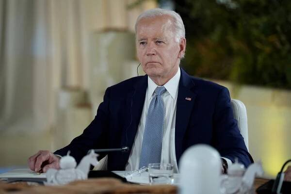 Pády, zamrzání, přeřeknutí – i fake news Trumpovy kampaně. Je Biden na Bílý dům příliš starý?