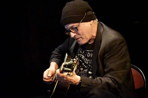 Palác Akropolis patřil jazzu. Zahrál tam kytarista Marc Ribot