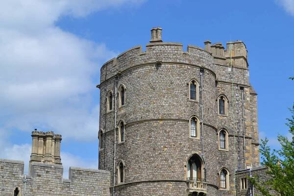 Caption: Stunning Prospect of Windsor Castle Against Azure Skies Wallpaper