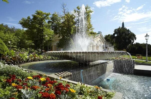 Františkovy Lázně: Badenia Hotel Praha *** s polopenzí, neomezeným wellness a ozdravnými procedurami + oplatky