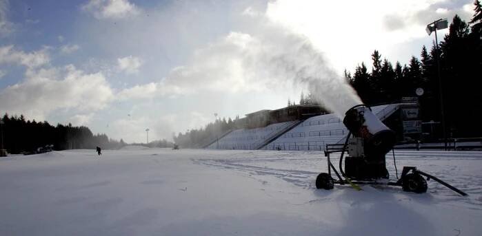 Nové Město na Moravě bylo vždy místem konání významných sportovních událostí světového významu. Již historií je závod Světového poháru v běžeckém lyžování Zlatá lyže, jejíž místo přebraly závody Světového poháru v biatlonu.