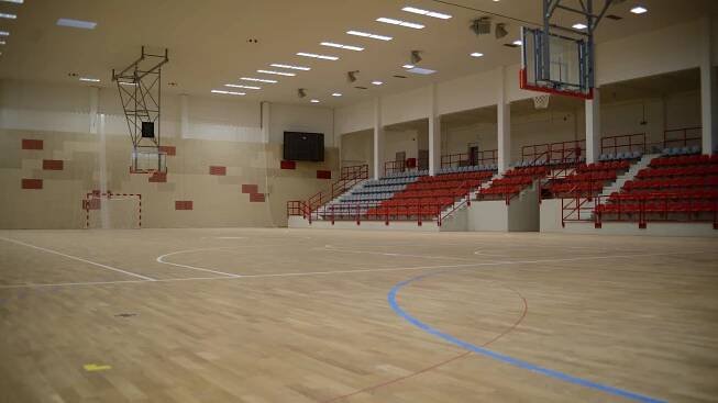 Po společenském domě a internátu chce Rožnov koupit i sportovní halu
