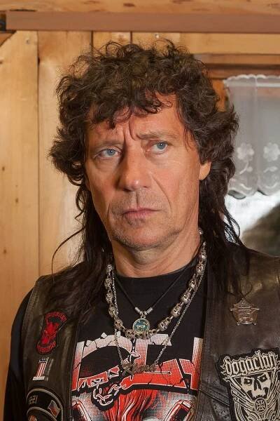 Pavel Kříž k nepoznání: Ze Štěpánka z Básníků je v novém filmu drsný rocker