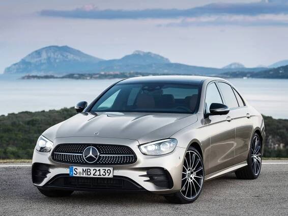 Mercedes-Benz E po faceliftu zná české ceny. Připravte si 1,3 milionu