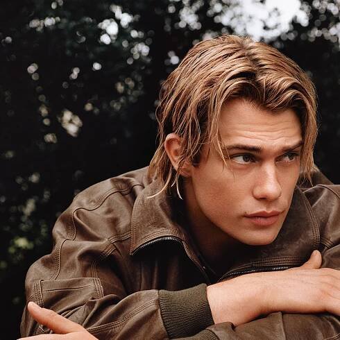 Heartthrob Nicholas Galitzine ist das neue Gesicht von Emporio Armani Eyewear, Watches & Jewellery