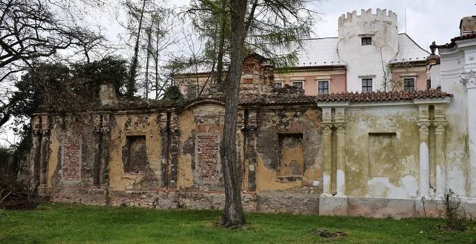 OBRAZEM: Tady jste dlouho nebyli. Podívejte, jak vypadá zámek v Líčkově