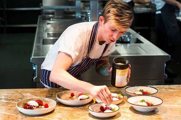 Restaurant Entrée právě otvírá, láká na stylové prostředí i moderní gastronomii - OLOMOUC.CZ