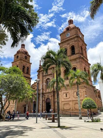 Soubor:Catedral basílica de San Lorenzo, Santa Cruz de la Sierra.jpg