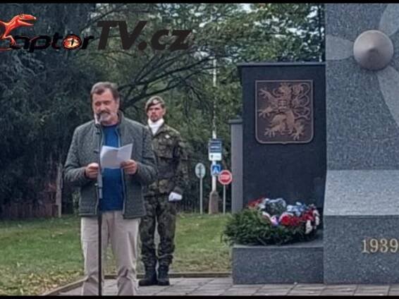 Projev stíhacího pilota plk. Václava Vaška u Památníků letců v Žatci