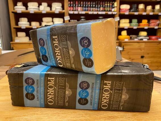 SÝR ŽLUTÝ PÍRKO Z GOLIŠEVU NÍZKOTUČNÝ 1kg EAN (GTIN) 5906293440187